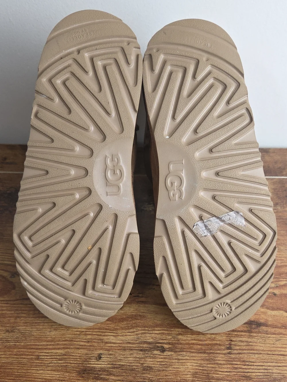 UGG Kids' Classic Mini II Stars Chestnut Suede Shearling Boot Sz 6Y Cabincore